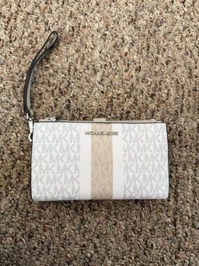 Michael Kors White & Beige Signature Wristlet
